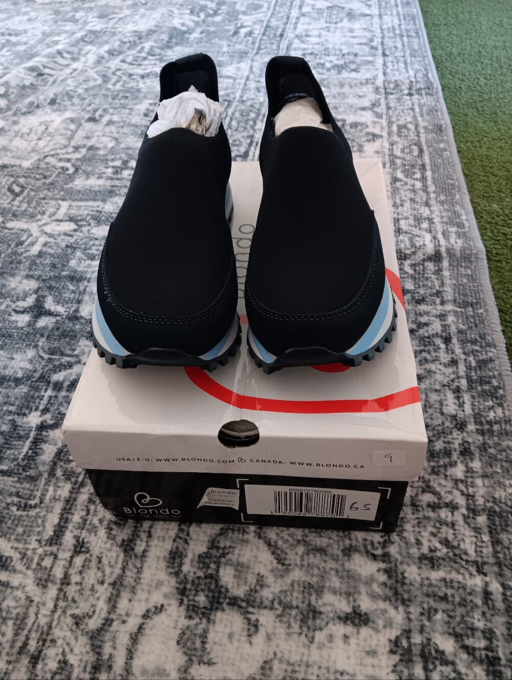 Blondo Navy Blue Slip-On Mesh Sneaker with Light Blue Accent Size 6.5